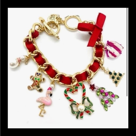 NWT gold with red ribbon Christmas charm bracelet - Picture 2 of 3